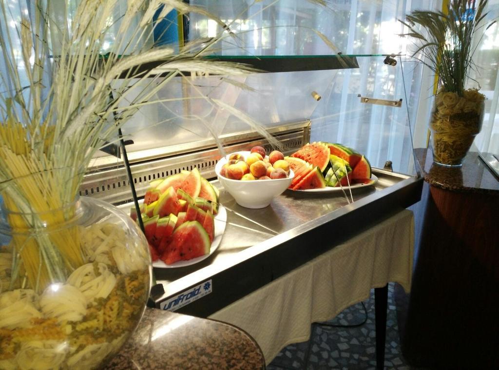 Diana Hotel Golden Sands Bagian luar foto